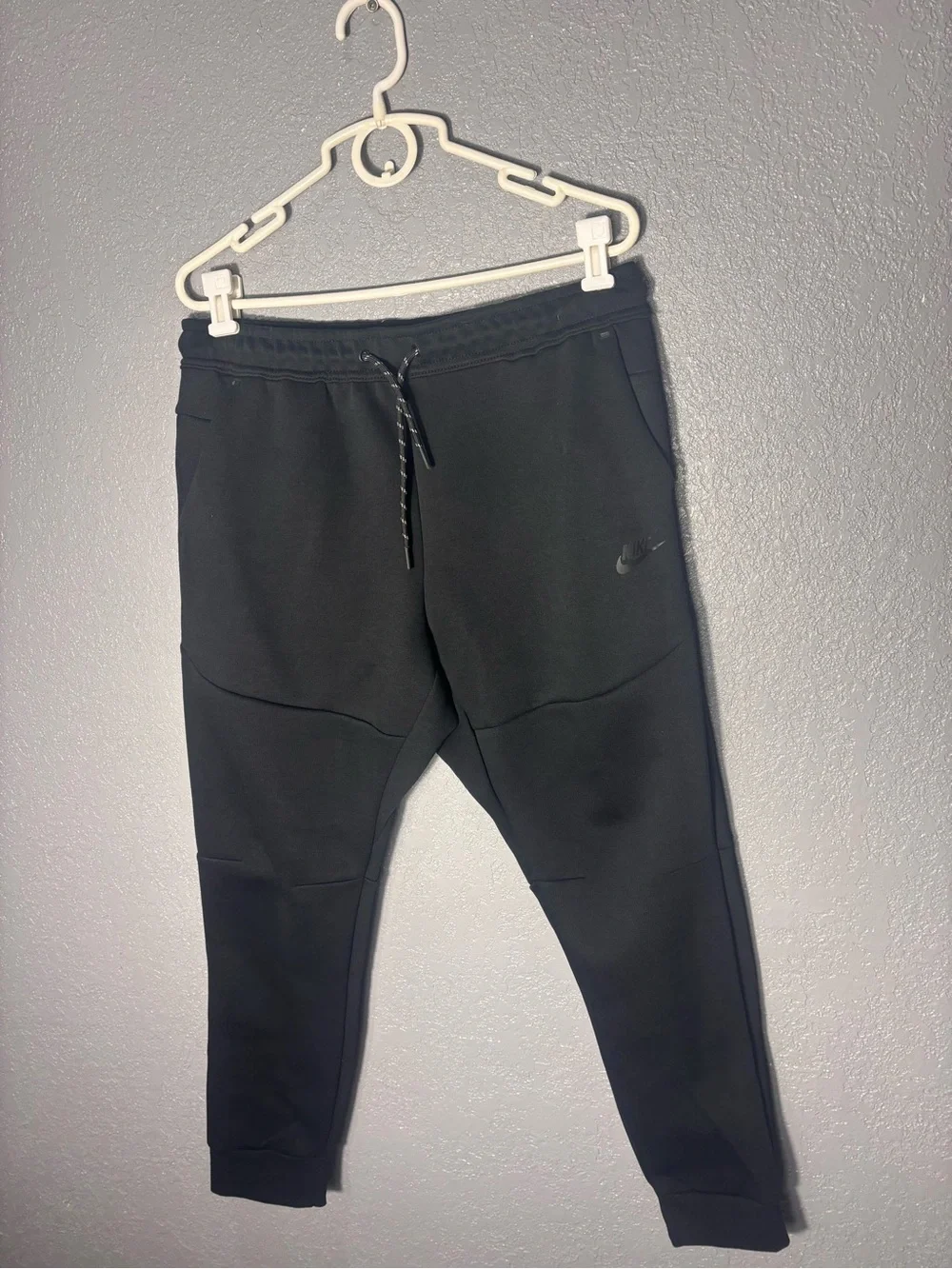 Nike Men's Black Jogger Pants – Casual Athletic Fit